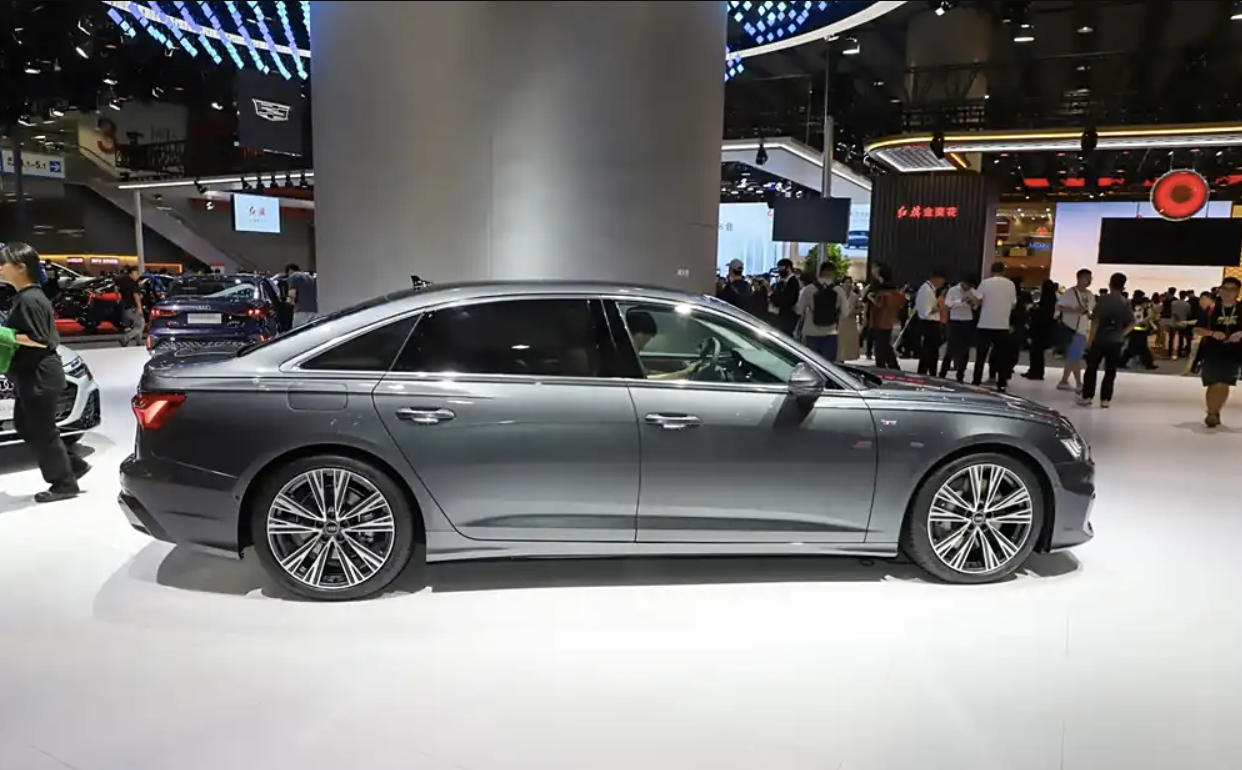 2025款奥迪A6L正式上市,售42.79-65.68万(图5) 2025款奥迪A6L上市价格配置分析_2025款奥迪a6l车身尺寸_2025款奥迪A6L外观内饰设计评测