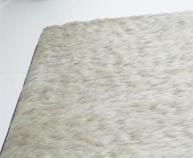 老哥清洗超脏地毯,将污损成黑色的地毯“变白色”,解压又治愈(图12) 车黑色地毯烫_地毯深度清洁步骤_清洗顽固污渍地毯