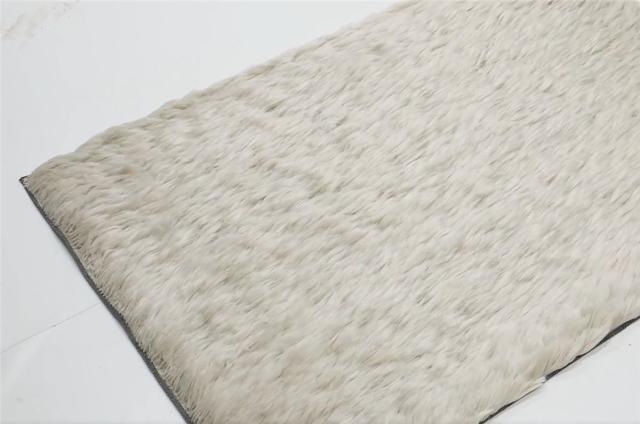 老哥清洗超脏地毯,将污损成黑色的地毯“变白色”,解压又治愈(图14) 车黑色地毯烫_地毯深度清洁步骤_清洗顽固污渍地毯