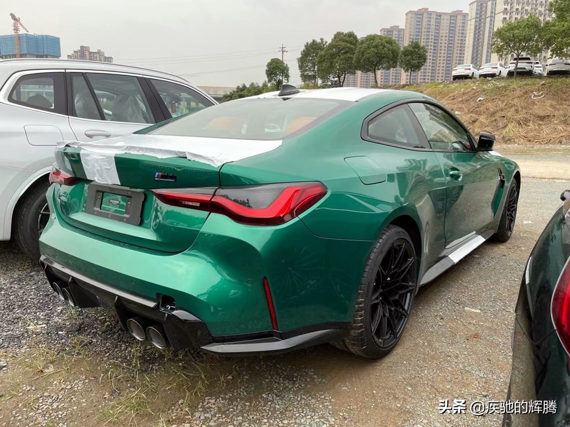 难得一见!宝马M4双门雷霆版实拍!落地超100万!还是曼岛绿车漆(图2) 汽车点评网北京宝马m4降价40万元_宝马M4配置详解_宝马M4曼岛绿