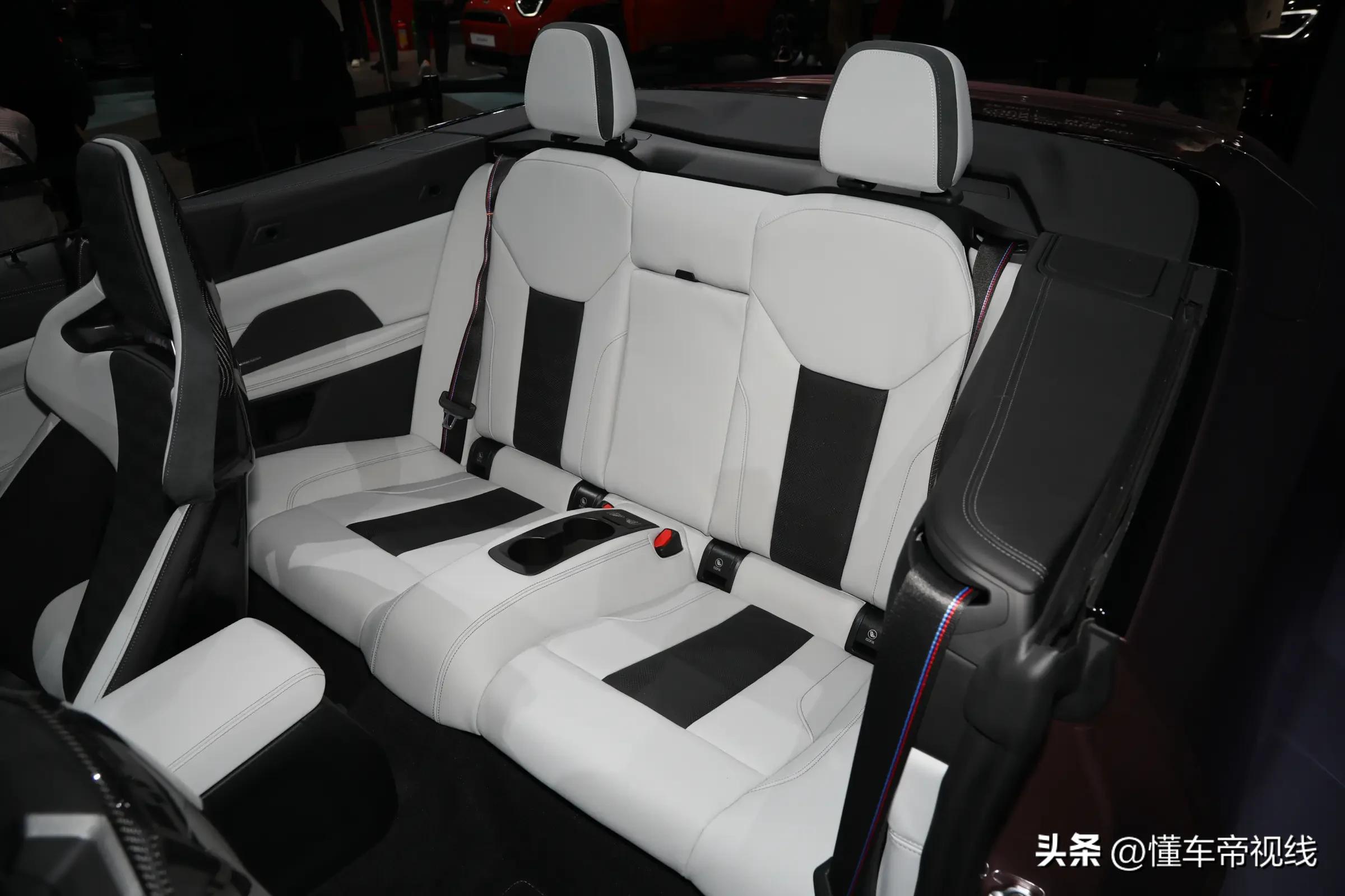 新车 | 售89.39万元起/前后灯组更新,2024款宝马M4硬顶轿跑实车(图13) 2024款宝马M4双门轿跑车配置参数_汽车点评网北京宝马m4降价40万元_2024款宝马M4敞篷轿跑车价格对比