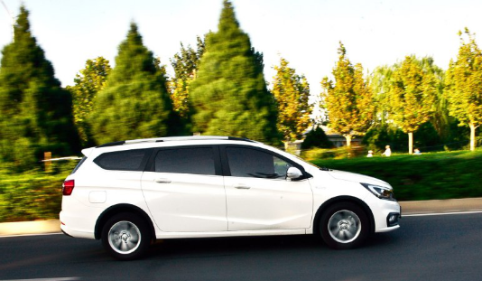 最低配只比宝骏310W顶配便宜700块,骏派CX65高价必死无疑(图3) 骏派CX65 宝骏310W对比_骏派cx65是什么发动机_天津一汽骏派CX65 旅行车