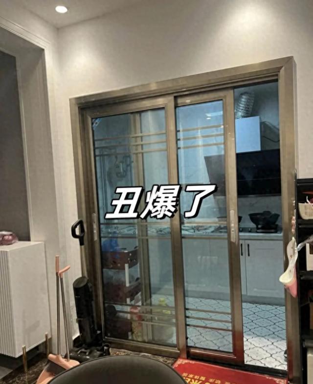 “厨房推拉门”已经退出中国家庭，现在流行这样做，高级又实用！