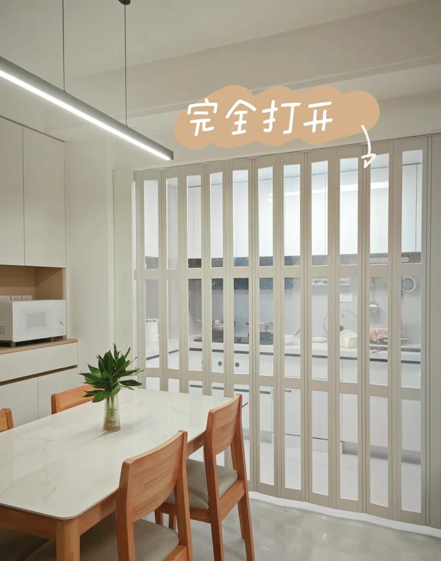 “厨房推拉门”已经退出中国家庭,现在流行这样做,高级又实用!(图13) 折叠门安装注意事项_厨房做移门,门套多宽_厨房推拉门缺点