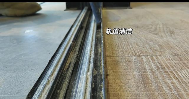 “厨房推拉门”已经退出中国家庭,现在流行这样做,高级又实用!(图6) 厨房做移门,门套多宽_折叠门安装注意事项_厨房推拉门缺点