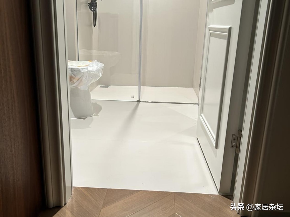 还得是年轻人脑子活:换个思路装修,家居痛点立即被解决,还省钱(图18) 解决家居痛点的装修设计_隐形晾衣架装修_厨房门装修效果图小户