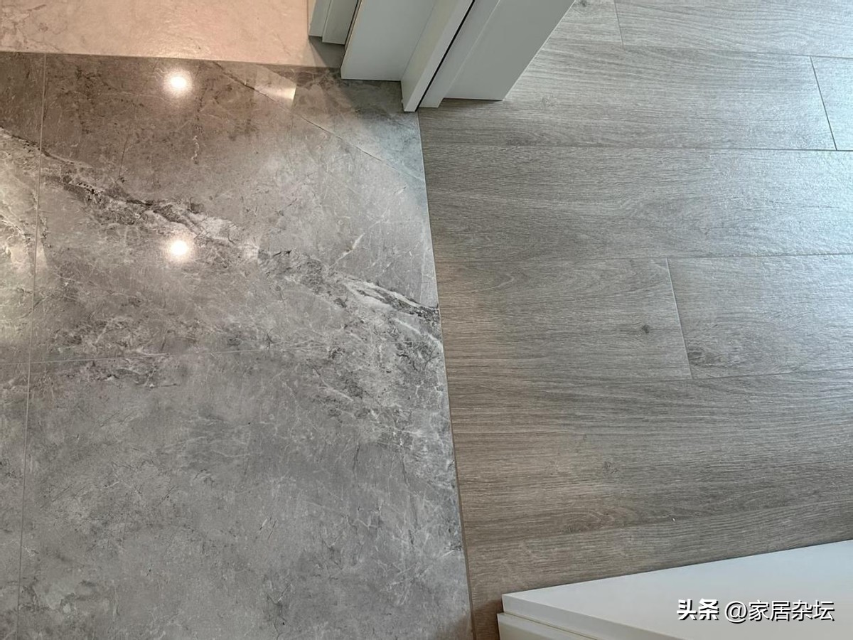 还得是年轻人脑子活:换个思路装修,家居痛点立即被解决,还省钱(图19) 隐形晾衣架装修_解决家居痛点的装修设计_厨房门装修效果图小户