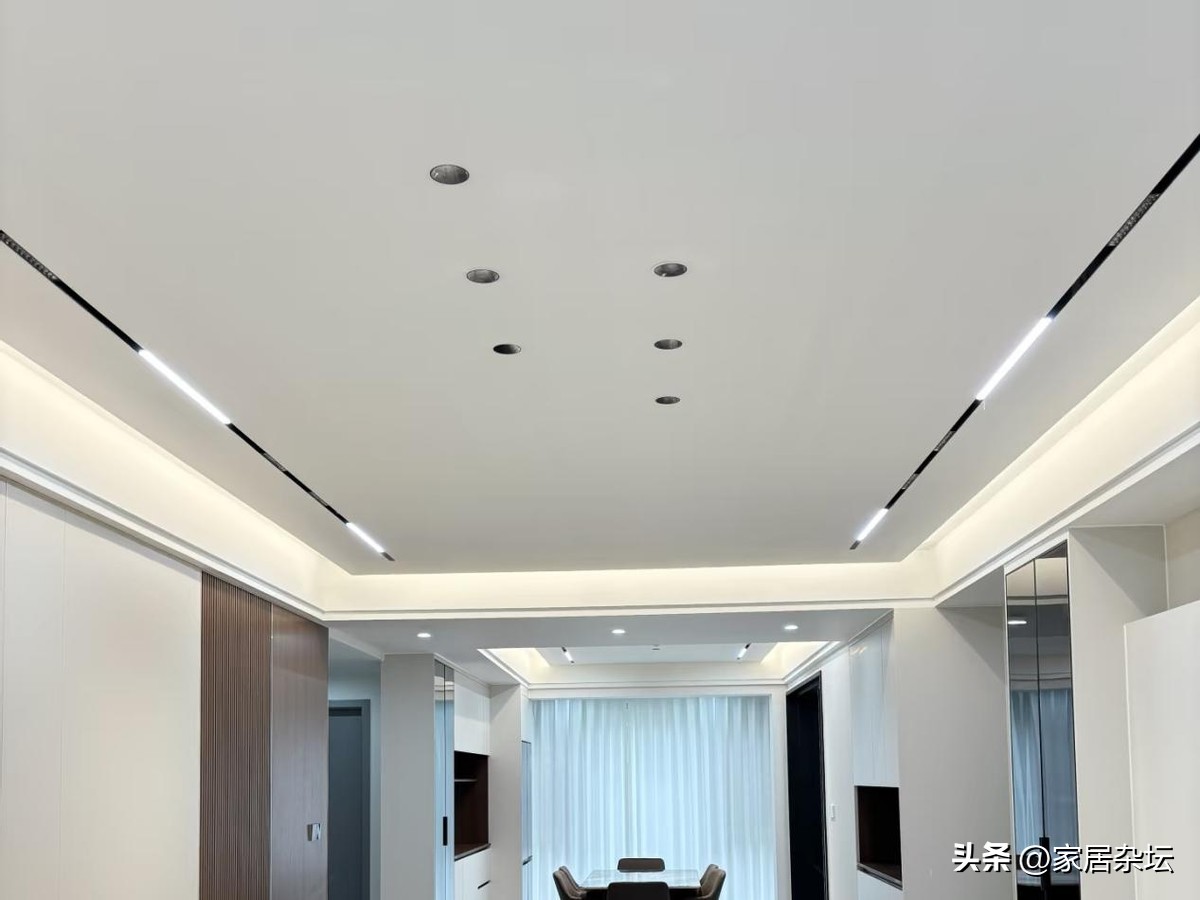 还得是年轻人脑子活:换个思路装修,家居痛点立即被解决,还省钱(图22) 隐形晾衣架装修_厨房门装修效果图小户_解决家居痛点的装修设计