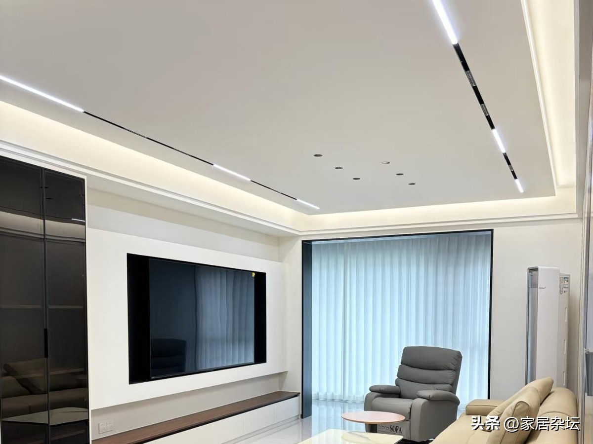 还得是年轻人脑子活:换个思路装修,家居痛点立即被解决,还省钱(图4) 厨房门装修效果图小户_隐形晾衣架装修_解决家居痛点的装修设计