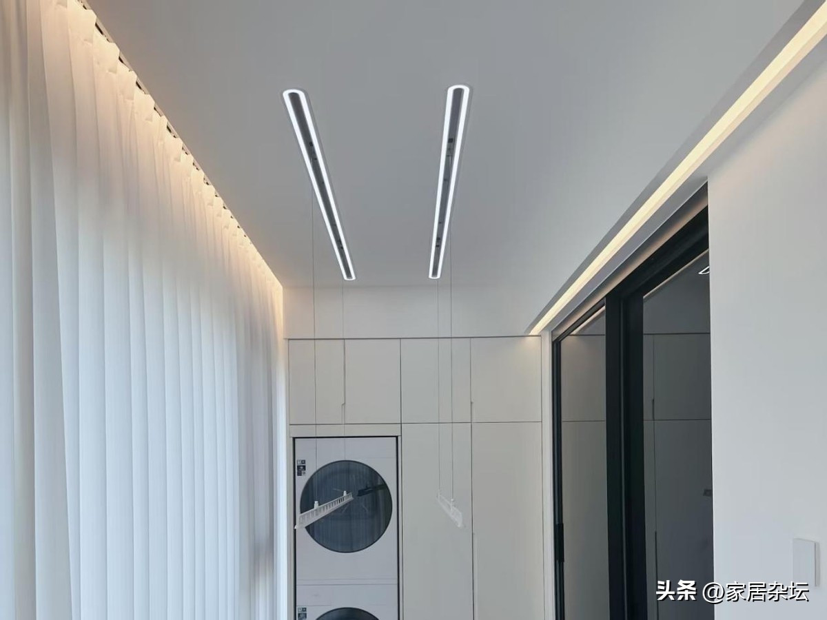 还得是年轻人脑子活:换个思路装修,家居痛点立即被解决,还省钱(图5) 隐形晾衣架装修_厨房门装修效果图小户_解决家居痛点的装修设计