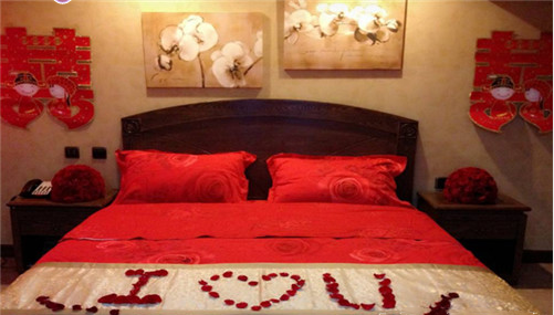 婚房布置效果图_婚庆新房布置图片大全_喜庆浪漫婚房布置