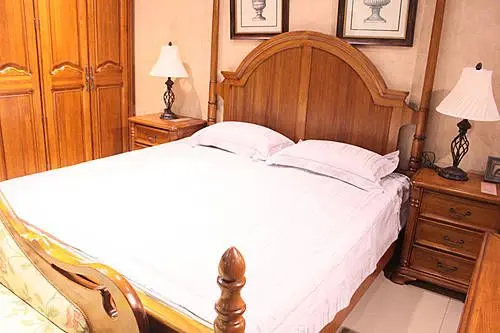 导购：特价热卖周康弗尔实木卧房家具四款荐