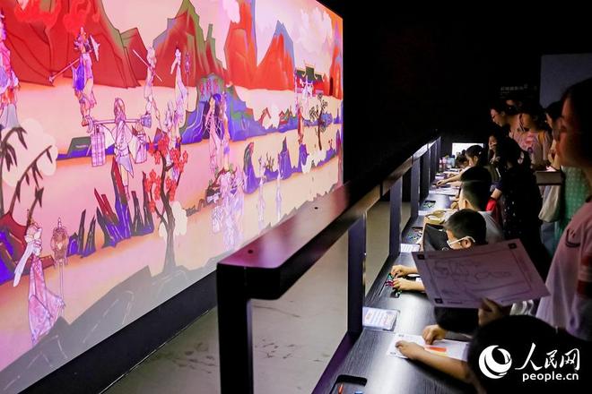 “科技+艺术+互动”点燃科技少年梦 厦门“科学之夜”推动科学知识在家庭传播(图5) 集美诚毅科技探索中心_亲子科技活动科普盛宴_厦门集美诚毅科技探索中心科学之夜