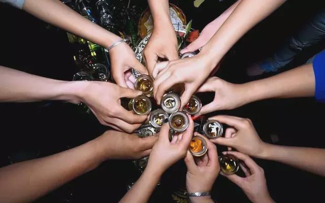 警惕！这6种饮酒方式最危害健康