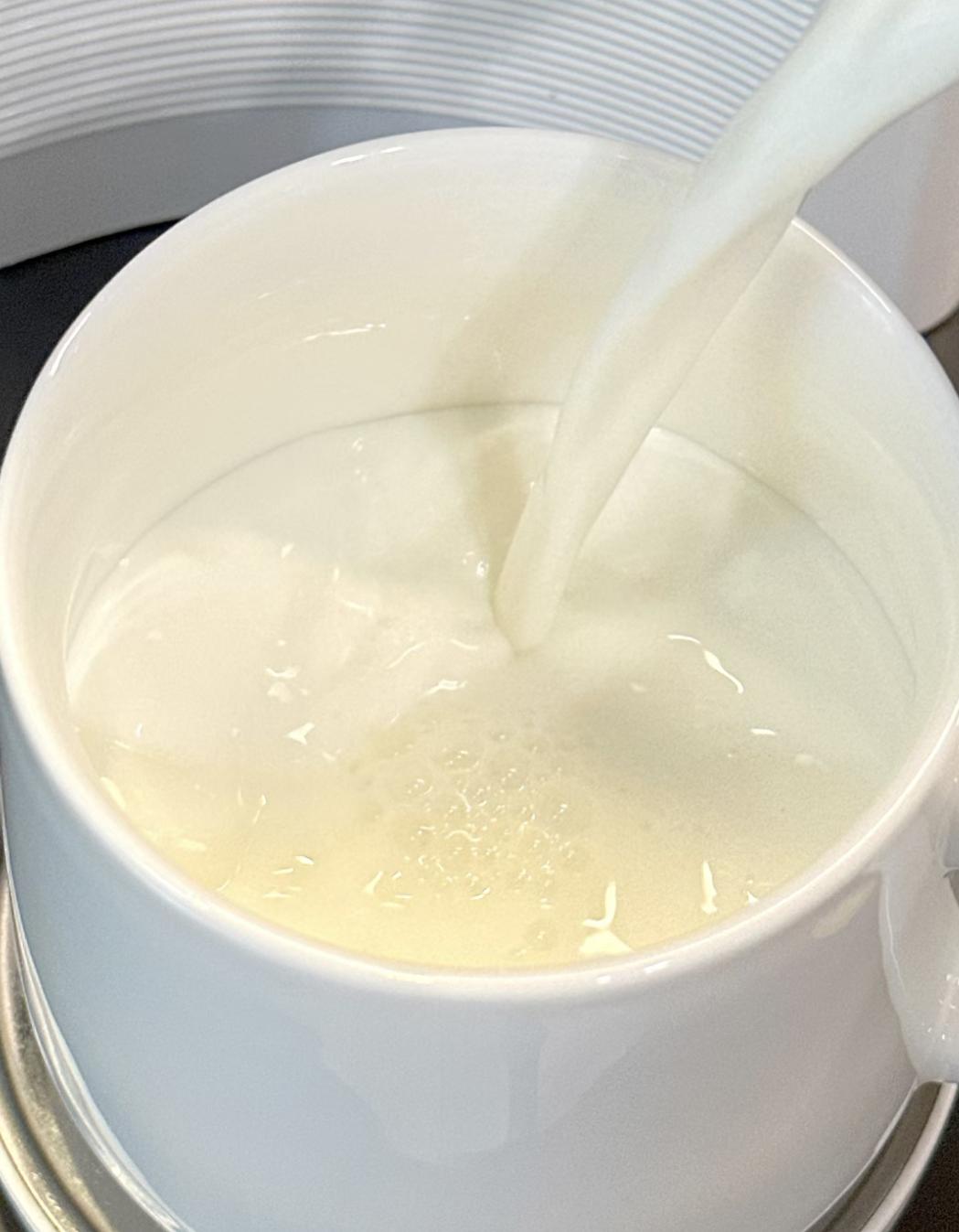 瘦了10斤,发现:睡前1杯纯牛奶+香蕉,掉秤挺快(图2) 纯牛奶加香蕉_睡前吃不对_香蕉牛奶饼窍门