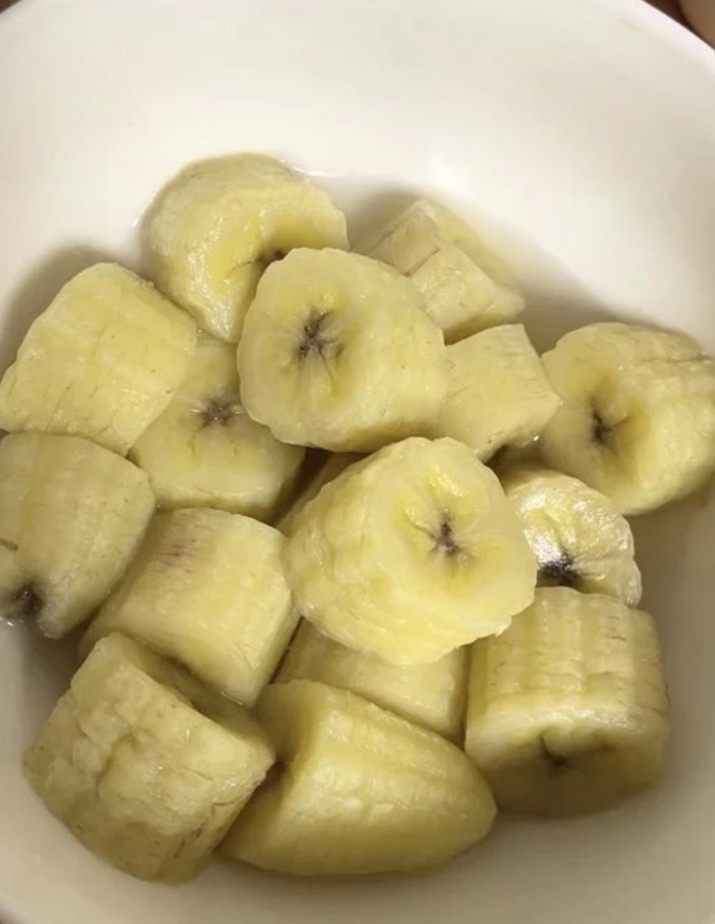 瘦了10斤,发现:睡前1杯纯牛奶+香蕉,掉秤挺快(图3) 纯牛奶加香蕉_睡前吃不对_香蕉牛奶饼窍门