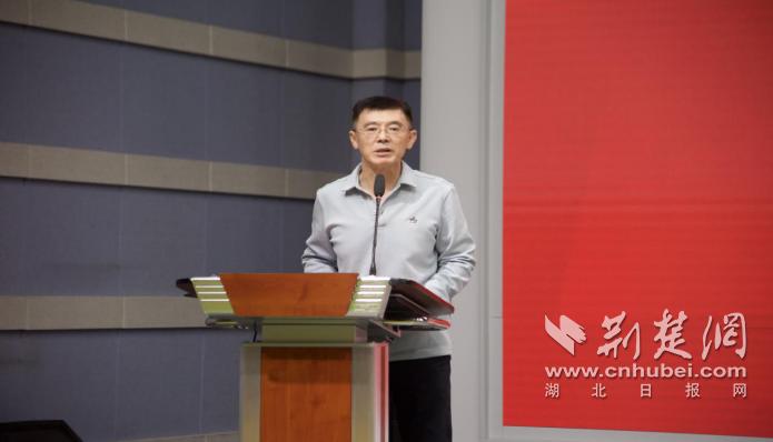 华中科技大学首届“数智化传播领袖”专业硕士研究生培养高峰论坛暨校外业界导师聘任仪式圆满举办(图4) 华中科技大学新闻与信息传播学院校外业界导师聘任仪式_华中科技大学数智化传播领袖专业硕士研究生培养高峰论坛_华中科技大学bbs