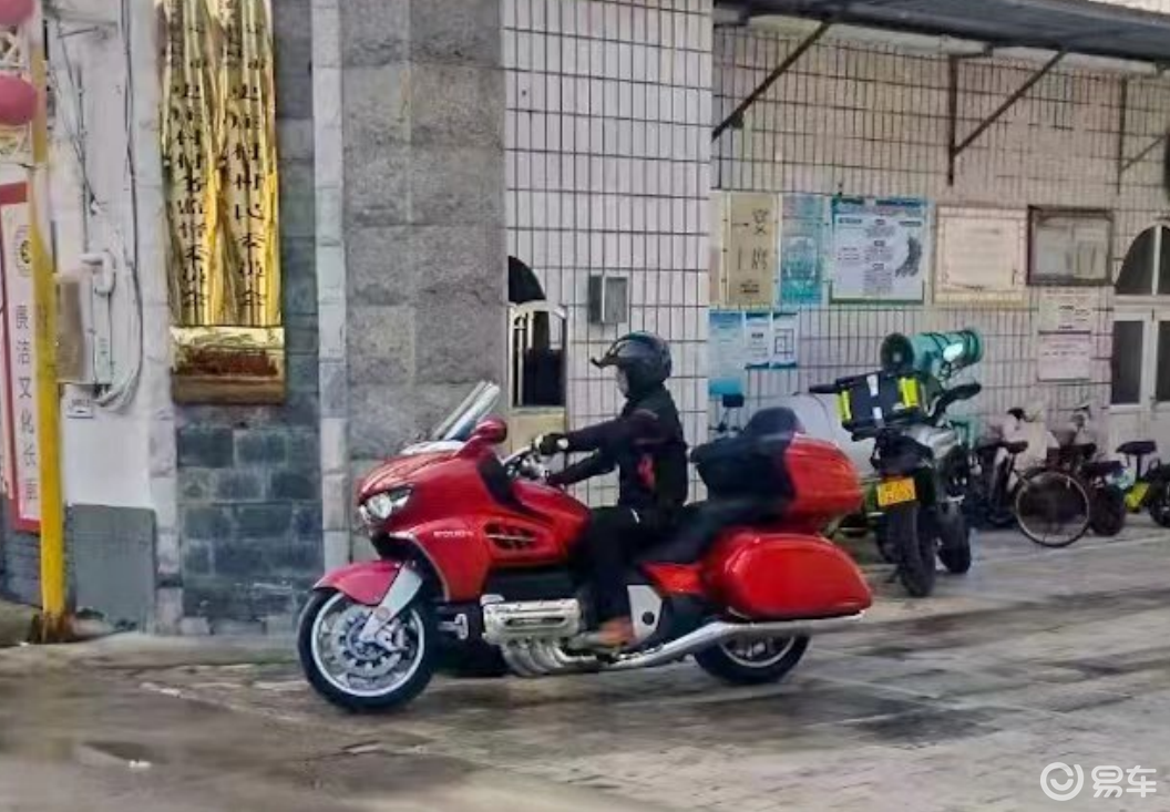 长城摩托车无伪实车图曝光:车辆由魏建军驾驶,预计上市在即(图2) 长城灵魂摩托车2.0L八缸发动机_长城汽车首款摩托车_公升级摩托