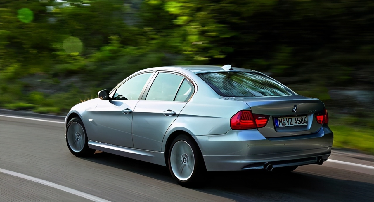 开了这么多年车才知道,原来鲨鱼鳍天线还有这用处(图5) 汽车防静电天线_鲨鱼鳍天线发明历史_鲨鱼鳍天线功能作用