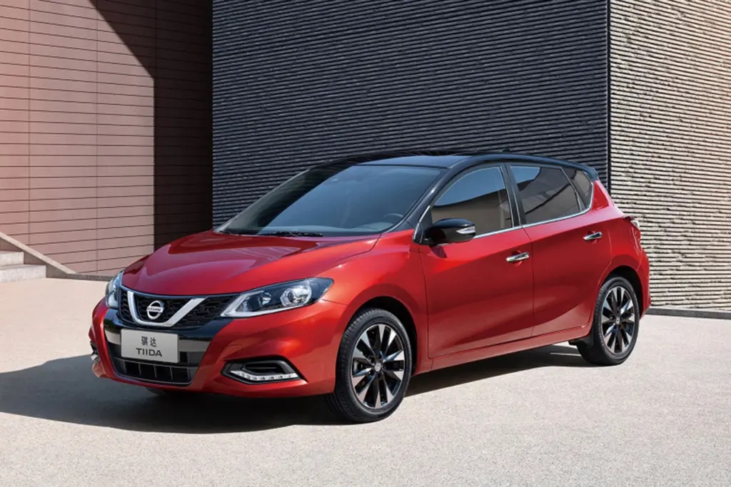 颜值高、空间大又省油的两厢车推荐,适合女士代步使用(图2) 东风日产骐达 两厢车 时尚外观设计_油耗最低的两厢车_东风日产骐达 车身尺寸 乘坐空间