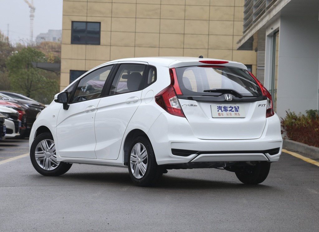 家用两厢车中的首选,油耗仅5.3L,质量好到没人黑(图2) 家用两厢车口碑推荐_飞度销量分析_油耗最低的两厢车