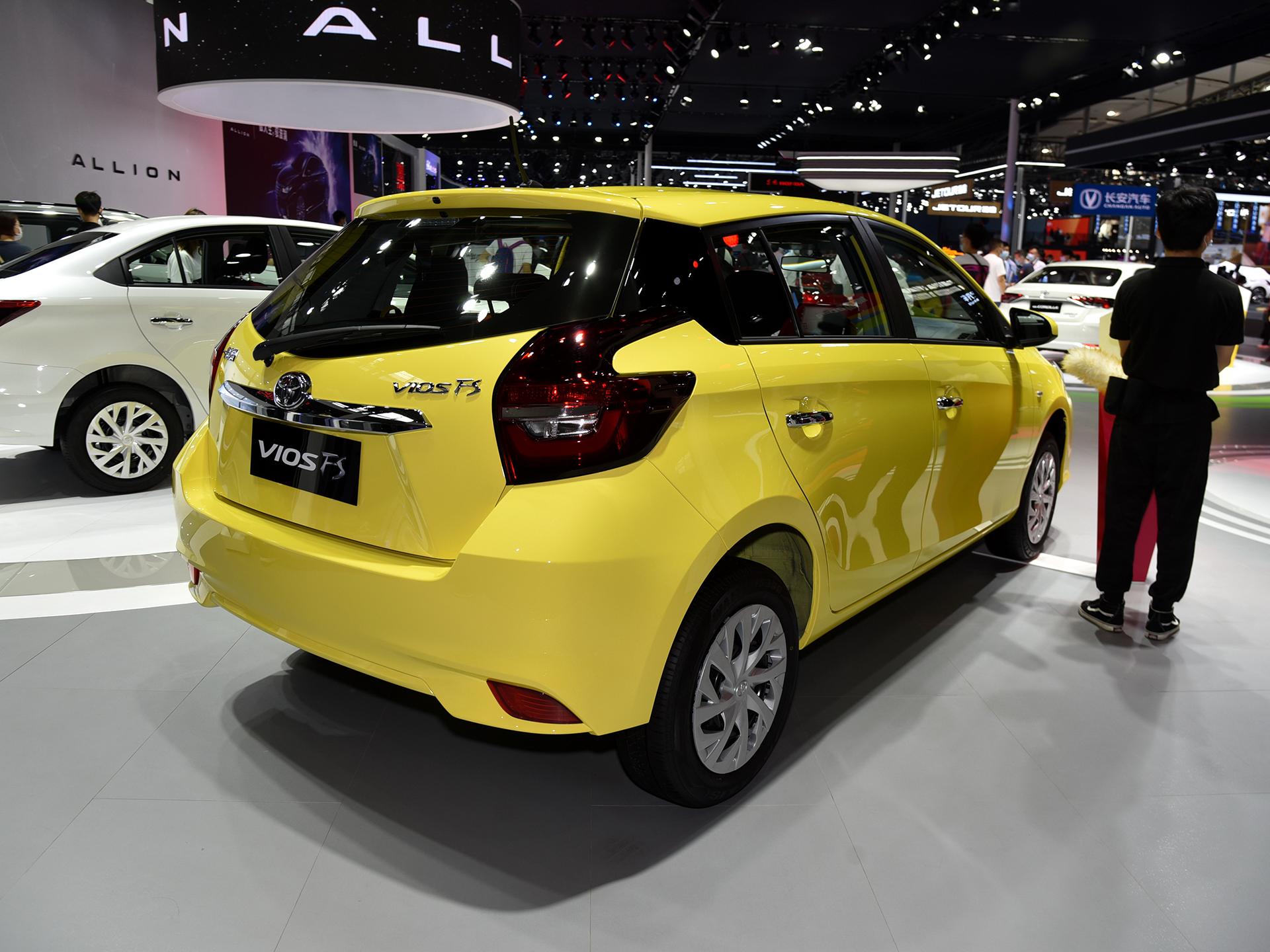 油耗5L价格9.28万,买个合资带大屏的省油小车,实拍丰田威驰FS(图2) 油耗最低的两厢车_丰田威驰FS实拍评测_油耗5L合资两厢车