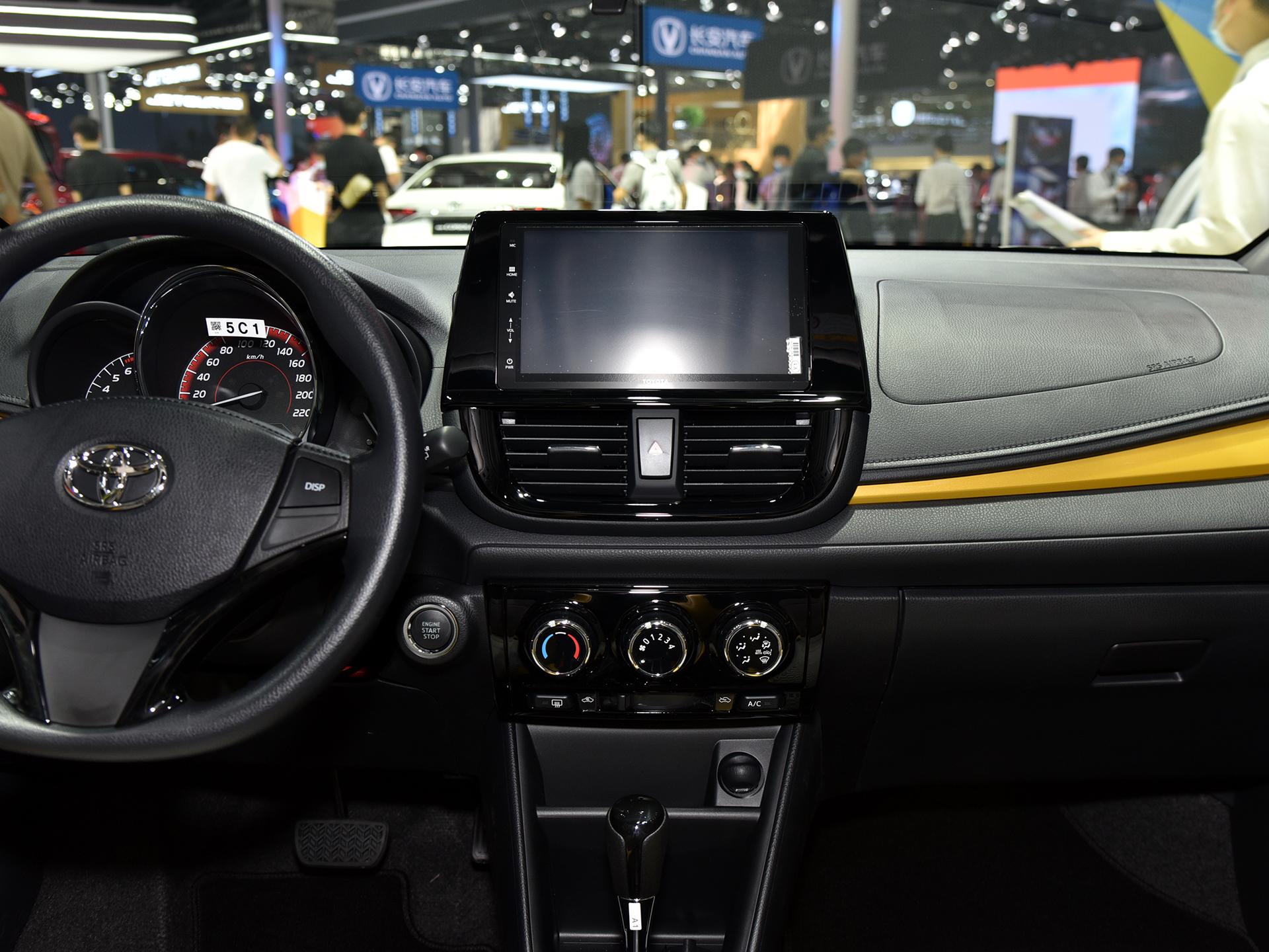 油耗5L价格9.28万,买个合资带大屏的省油小车,实拍丰田威驰FS(图5) 油耗最低的两厢车_丰田威驰FS实拍评测_油耗5L合资两厢车