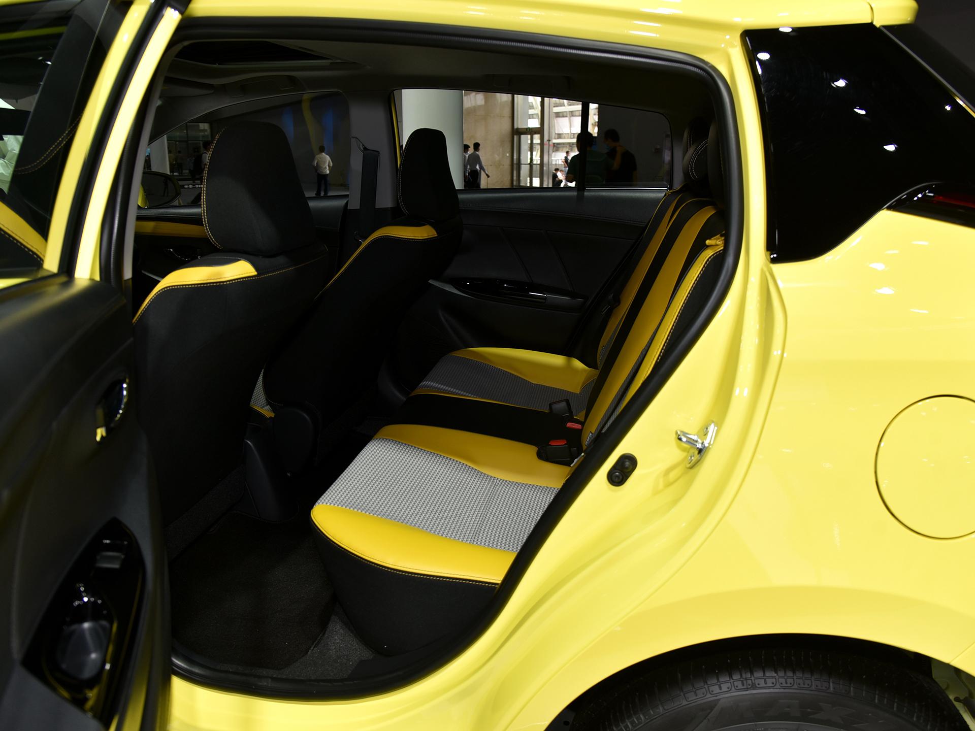 油耗5L价格9.28万,买个合资带大屏的省油小车,实拍丰田威驰FS(图7) 油耗最低的两厢车_丰田威驰FS实拍评测_油耗5L合资两厢车