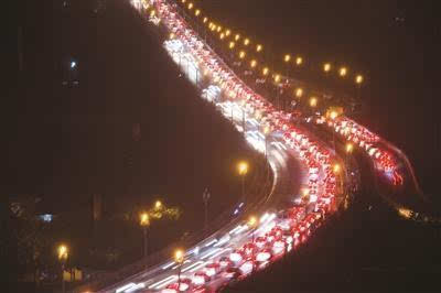 南京长江大桥正式封闭 服务48年进入27个月“休整期”(图2) 南京长江大桥封闭_南京长江大桥维修_南京大桥封闭 自行车