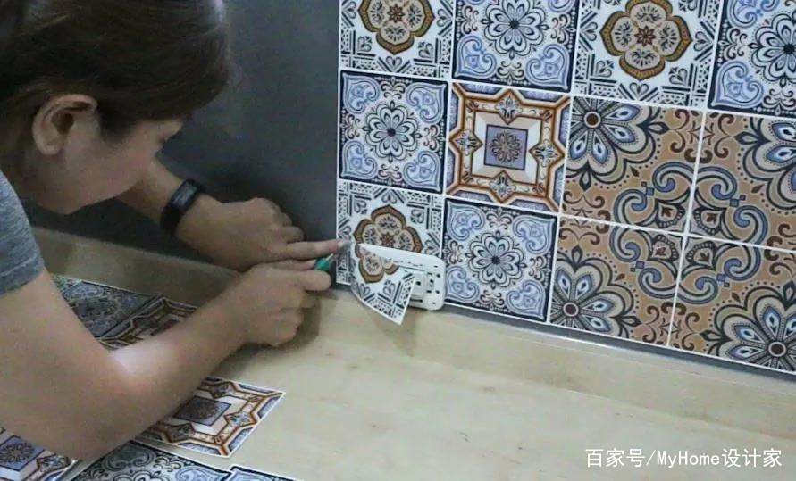 花砖墙贴DIY技巧_瓷砖怎么做拼花_花砖墙贴局部装修