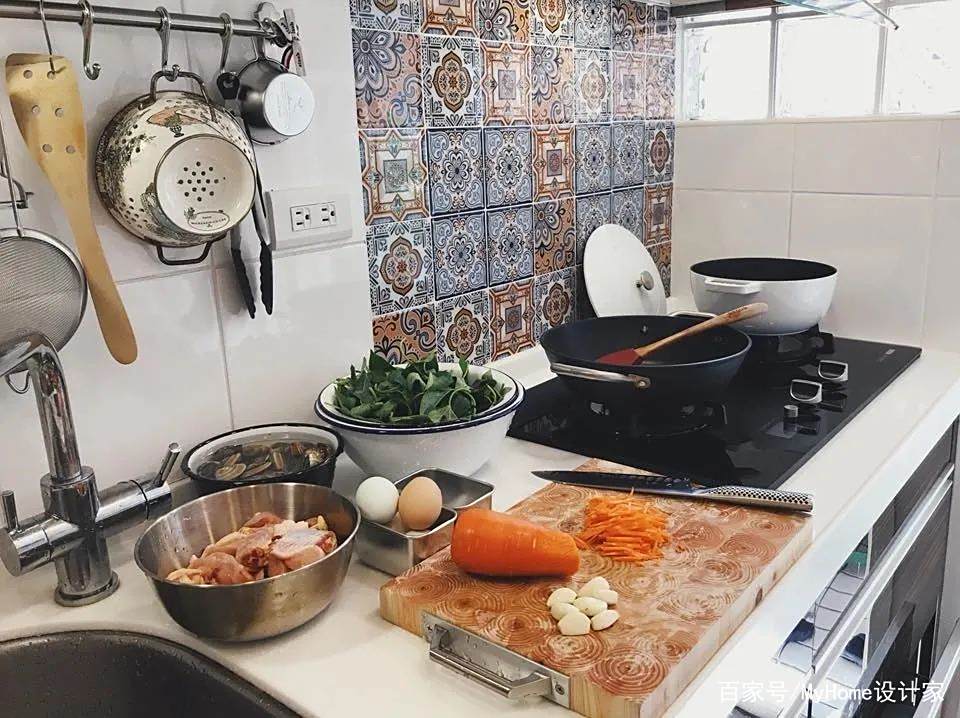 花砖墙贴DIY技巧_花砖墙贴局部装修_瓷砖怎么做拼花