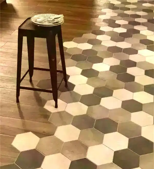 瓷砖怎么做拼花_鱼骨拼接法 人字形铺贴法_瓷砖创意铺贴方式