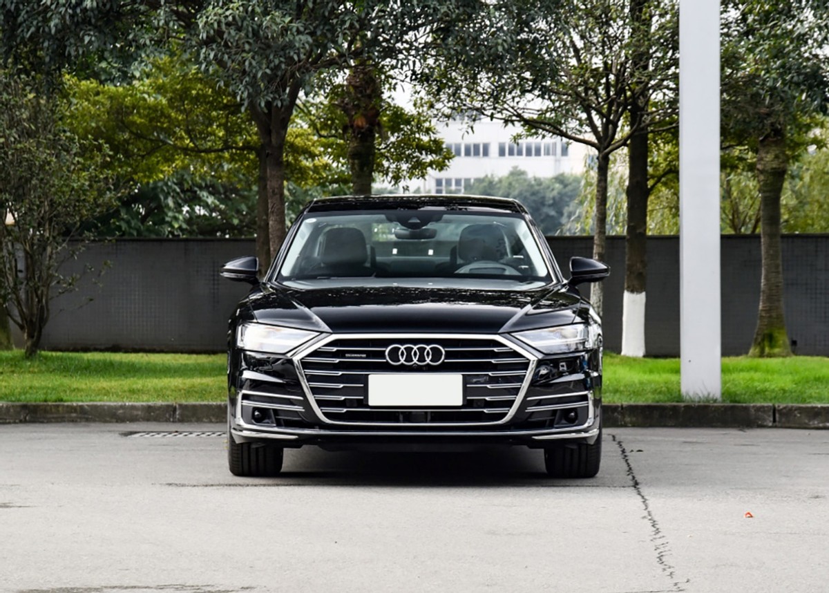 跟宝马7系、奔驰S级相比,奥迪A8的性价比最高,84万起(图2) 奥迪a8跑车多少钱一辆_奥迪A8外观设计细节分析_新款奥迪A8与奔驰s级对比