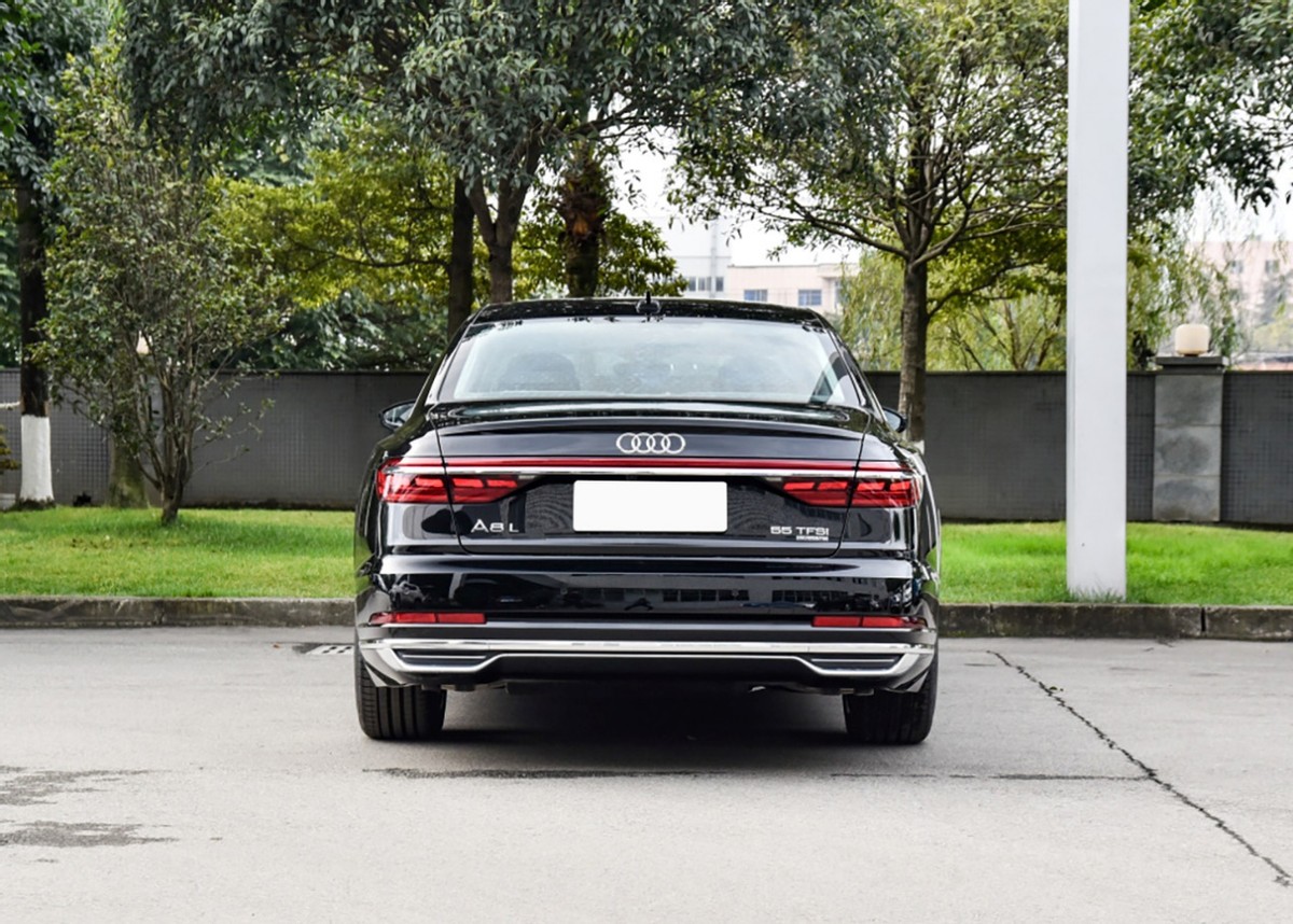 跟宝马7系、奔驰S级相比,奥迪A8的性价比最高,84万起(图5) 新款奥迪A8与奔驰s级对比_奥迪A8外观设计细节分析_奥迪a8跑车多少钱一辆