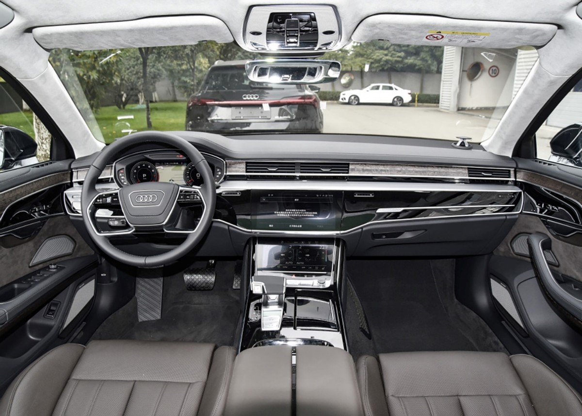 跟宝马7系、奔驰S级相比,奥迪A8的性价比最高,84万起(图6) 新款奥迪A8与奔驰s级对比_奥迪A8外观设计细节分析_奥迪a8跑车多少钱一辆