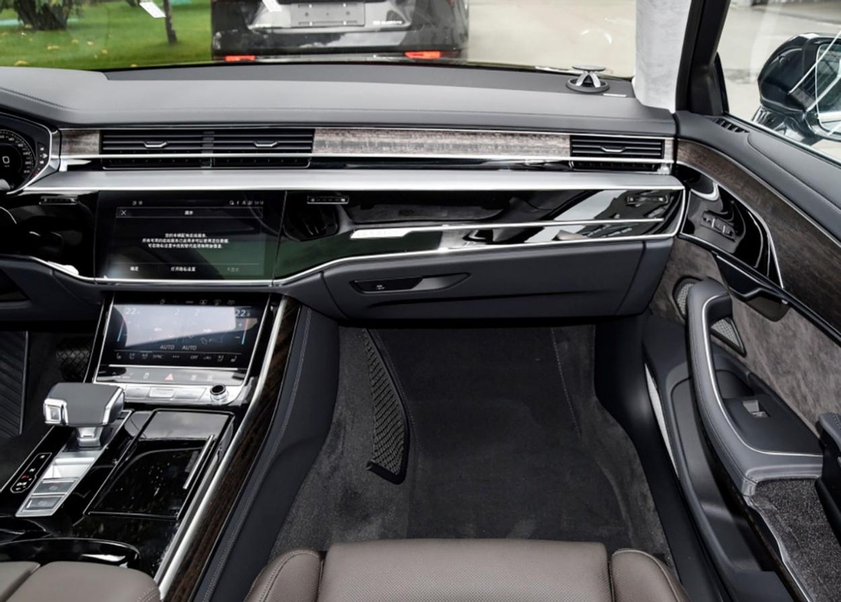 跟宝马7系、奔驰S级相比,奥迪A8的性价比最高,84万起(图9) 奥迪a8跑车多少钱一辆_奥迪A8外观设计细节分析_新款奥迪A8与奔驰s级对比