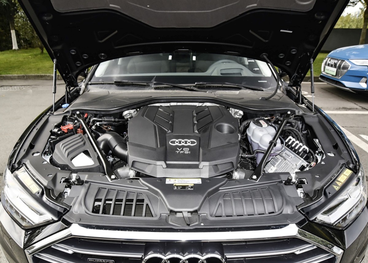 跟宝马7系、奔驰S级相比,奥迪A8的性价比最高,84万起(图10) 新款奥迪A8与奔驰s级对比_奥迪A8外观设计细节分析_奥迪a8跑车多少钱一辆