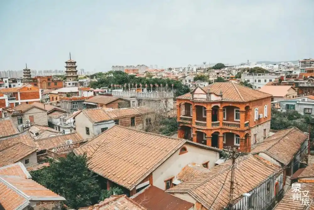 泉州彩色墙_个性墙面涂鸦图片大全_泉州红砖墙颜色