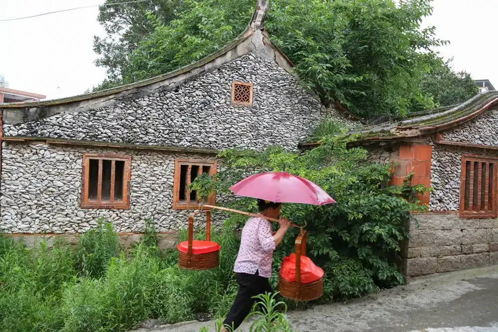 个性墙面涂鸦图片大全_泉州红砖墙颜色_泉州彩色墙