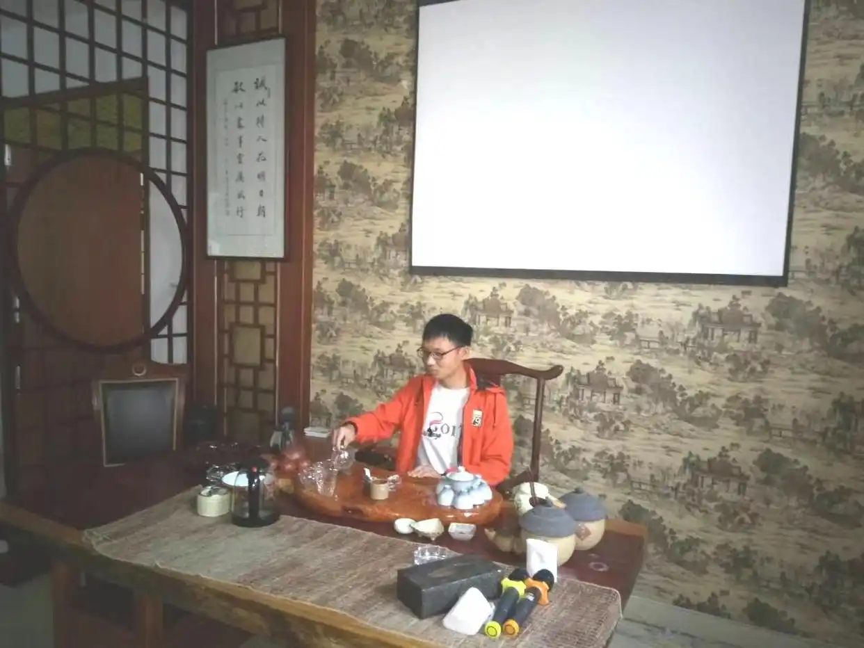 处世智慧：不同的环境，展现不同的面貌！（深刻）