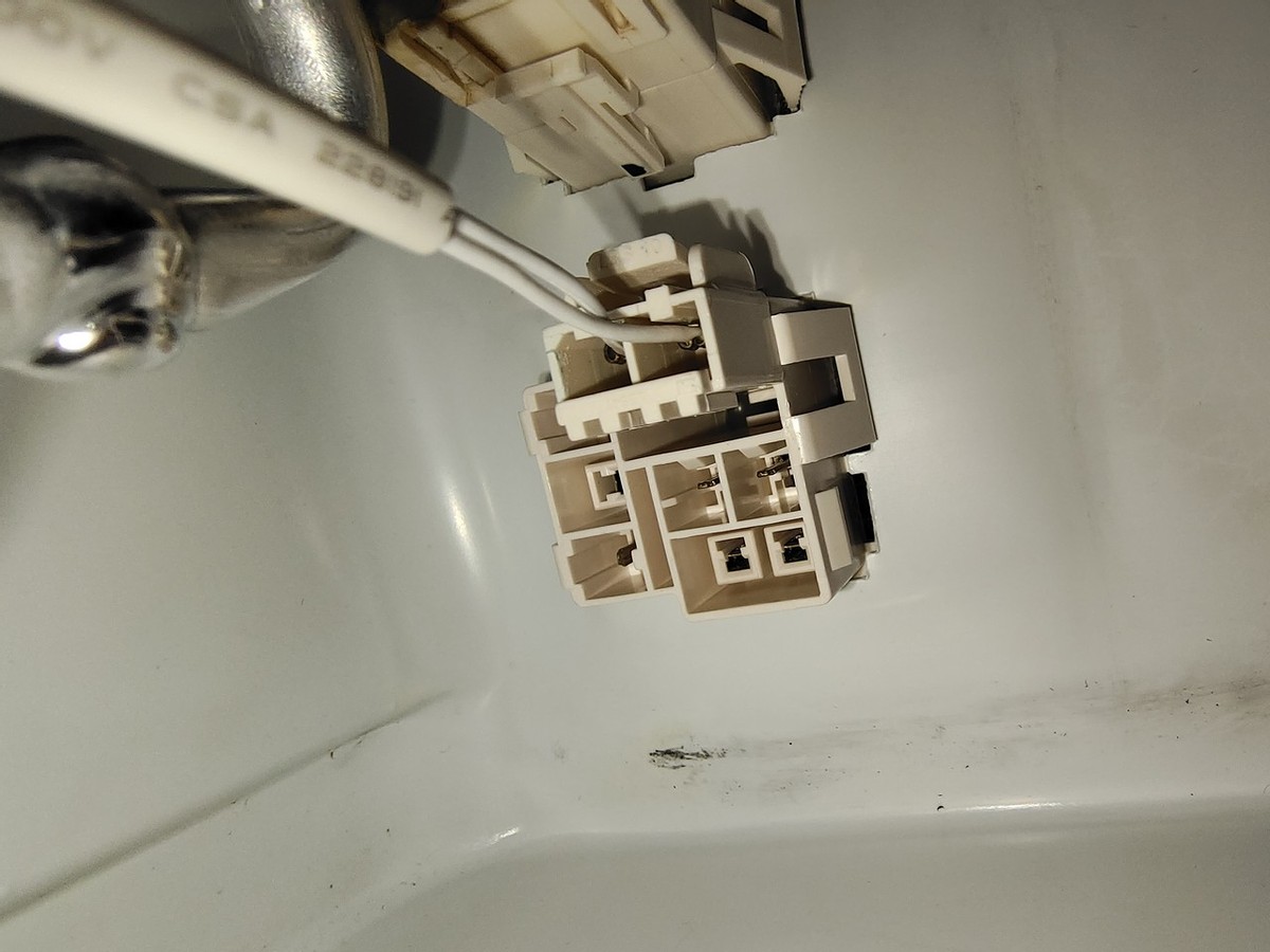 自己动手维修风冷冰箱冷藏区温度过低的问题及分析(图14) 松下冰箱维修电话_风冷冰箱冷冻区结霜维修_美的冰箱冷藏温度过低