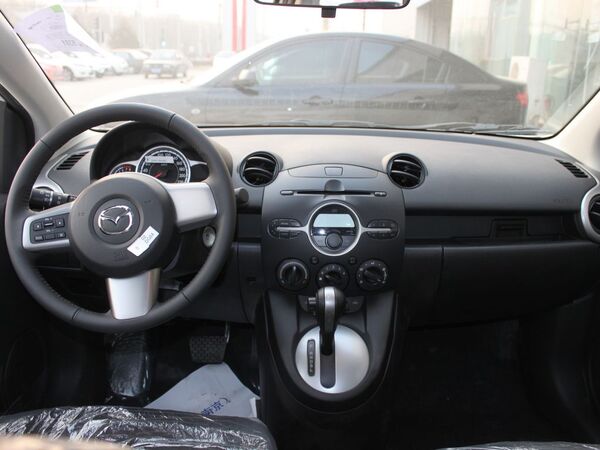 广州马自达2现车降价3千 年轻人两厢车(图2) 长安马自达 马自达2劲翔 1.5 AT 中控台整体