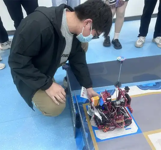 江西南昌市二十八中学子在IYRC竞赛中获佳绩(图2) 第二十八届全国青少年科技创新大赛获奖作品集_第十二届IYRC青少年数字创意机器人国际邀请赛_南昌市第二十八中学未来者科创社团