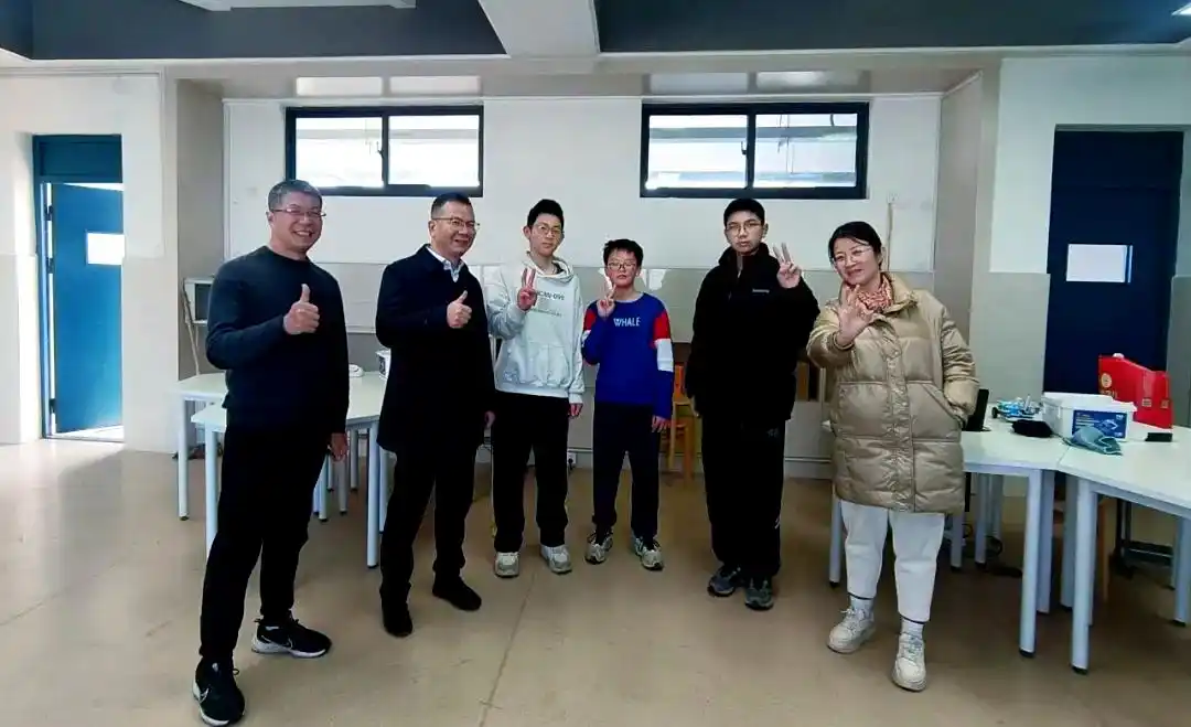 江西南昌市二十八中学子在IYRC竞赛中获佳绩(图3) 第二十八届全国青少年科技创新大赛获奖作品集_第十二届IYRC青少年数字创意机器人国际邀请赛_南昌市第二十八中学未来者科创社团