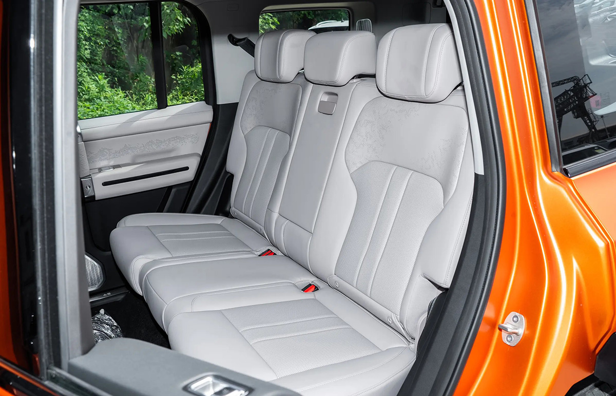 奇瑞全新硬派SUV,捷途纵横G700将上市,四电机+三把锁+华为智驾(图7) 承载式车身 suv_捷途纵横G700 预售价34.99万-42.99万 奇瑞非承载式车身SUV