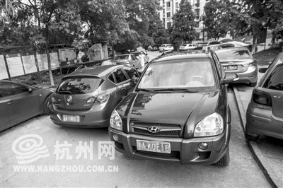 城市停车位缺口数十万上百万 谁来决定小区停车费涨不涨