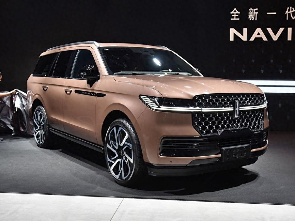 除了路虎这么贵，林肯领航员也至少125万起，中国区限量发行