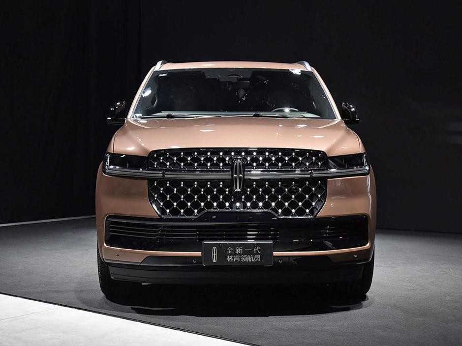除了路虎这么贵,林肯领航员也至少125万起,中国区限量发行(图2) 林肯汽车suv 加长_林肯领航员 百万级豪车 5.6米加长SUV