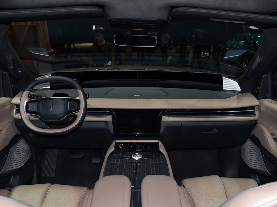 除了路虎这么贵,林肯领航员也至少125万起,中国区限量发行(图5) 林肯领航员 百万级豪车 5.6米加长SUV_林肯汽车suv 加长