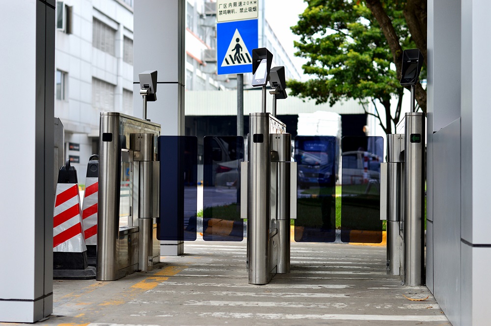 社区门禁系统一套多少钱，小区门禁道闸系统价格一般多少？